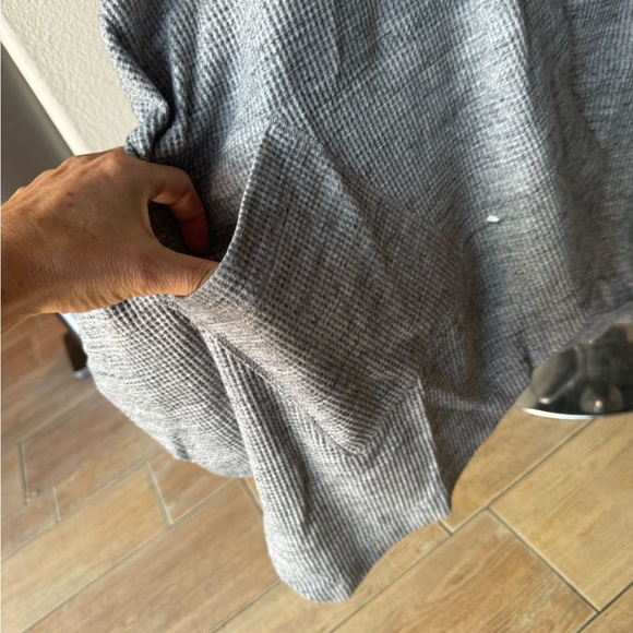 Splendid long sleeve wrap w/hood - Picture 2 of 7